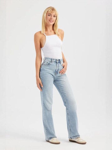 Hiccup Topp 'Tanktops & Camis', värv valge
