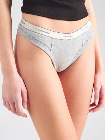 Calvin Klein Underwear - Tanga en gris: frente