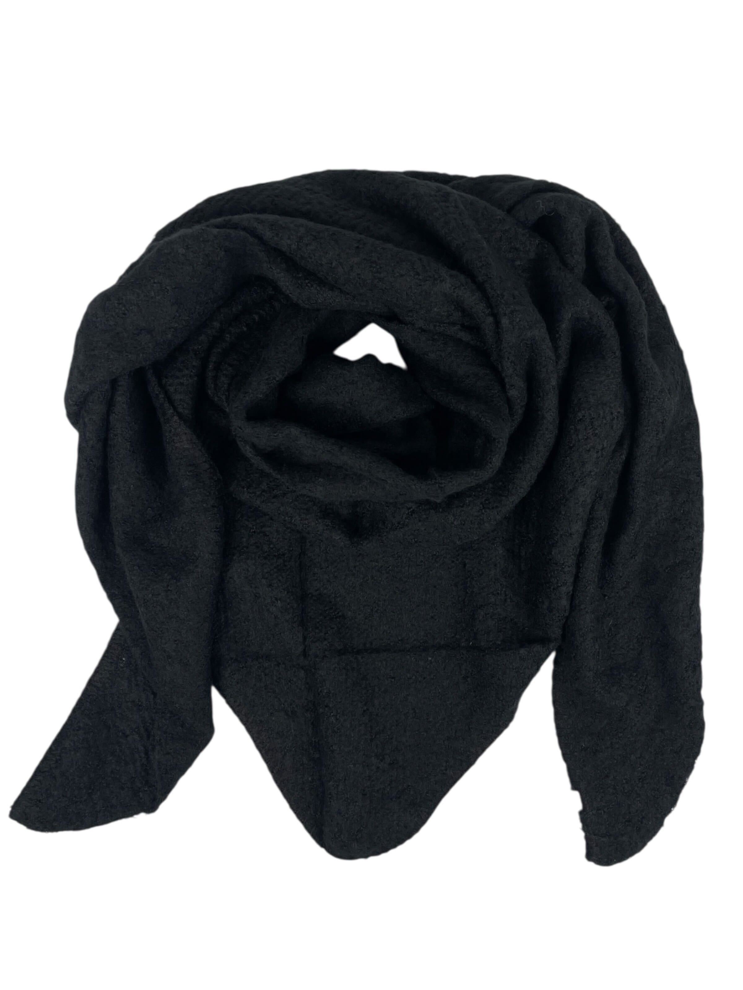 Kumixi Scarf in Black: front