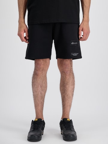 ALPHA INDUSTRIES - Loosefit Calças em preto: frente