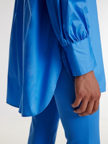 EDITED Bluse 'GIANNI' (GOTS) in Blau