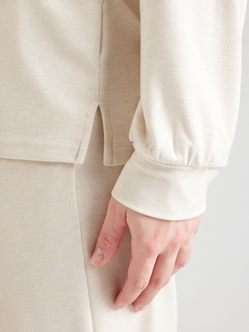 Maglietta di ONLY Carmakoma in beige