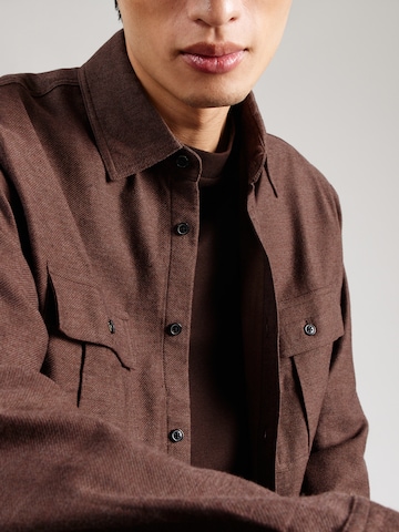 Comfort fit Camicia di SCOTCH & SODA in marrone