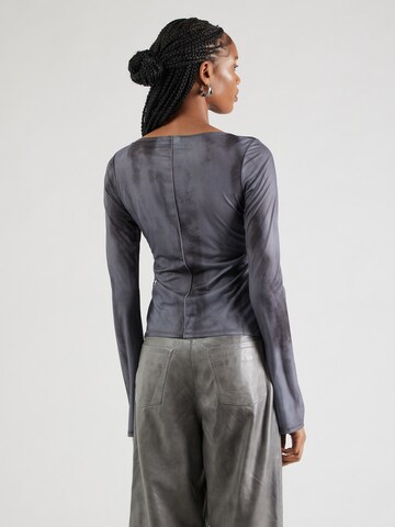Maglietta 'Lora' di WEEKDAY in grigio
