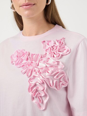 T-shirt 'YASVisely' YAS en rose