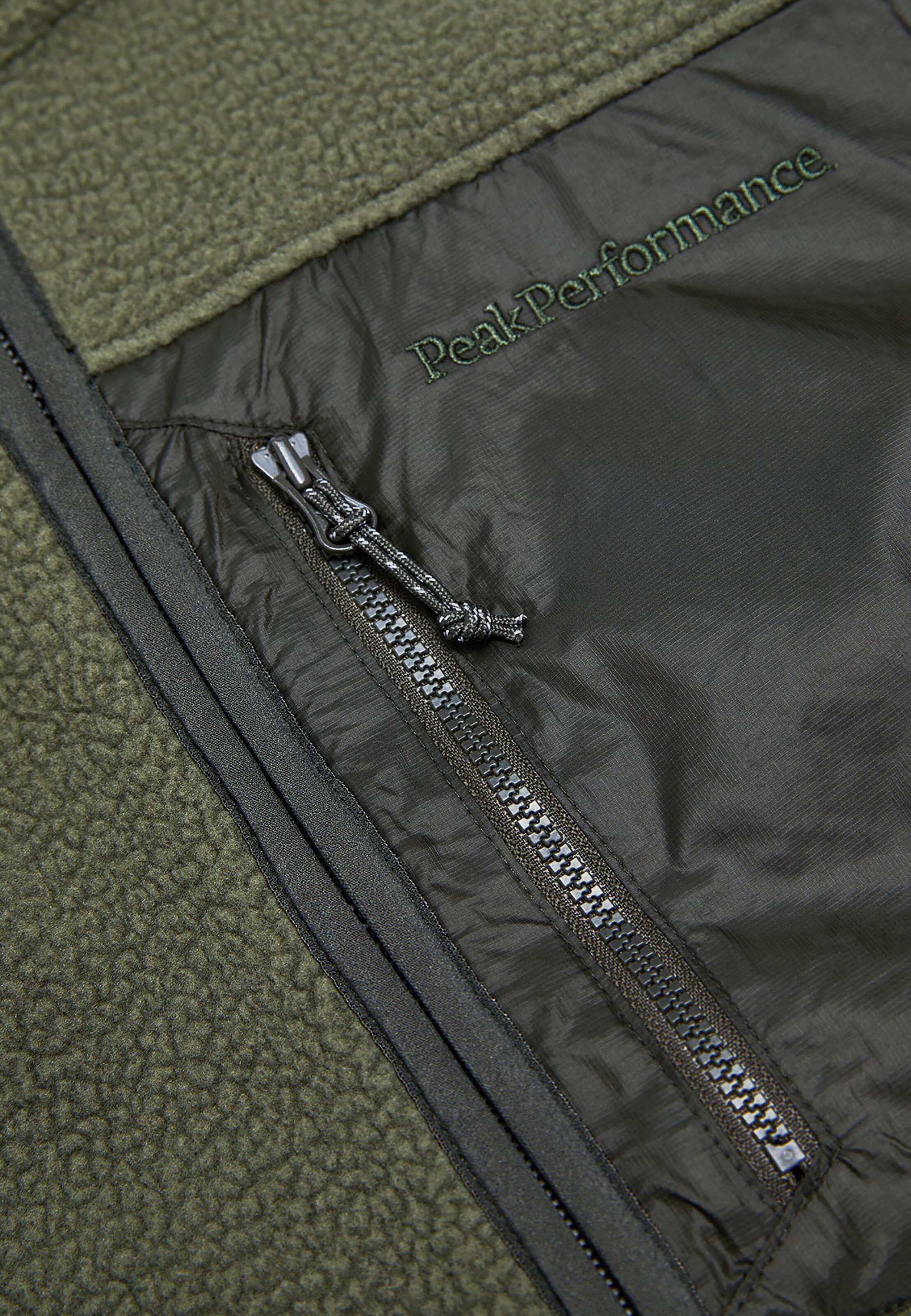 PEAK PERFORMANCE Vest in Green