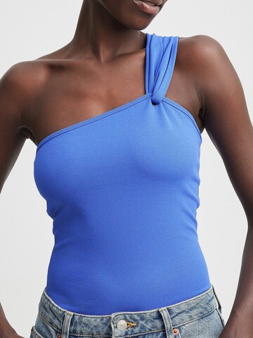 NA-KD Top in Blue: front