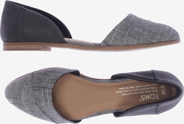 TOMS Flats & Loafers in 38 in Grey: front