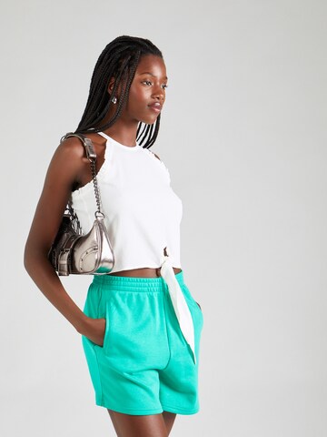 Top 'Hallgard' di ABOUT YOU in bianco: frontale