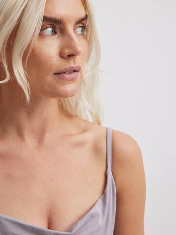 NA-KD Top in Grau