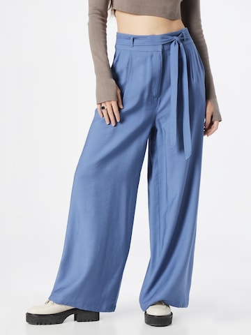 ABOUT YOU Wide leg Pleat-Front Pants 'Lilyan' in Blue: front