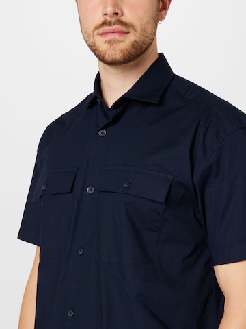 s.Oliver جينز مضبوط قميص بلون أزرق