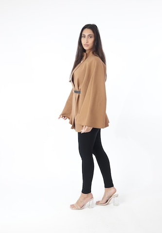 Elara Cape in Beige