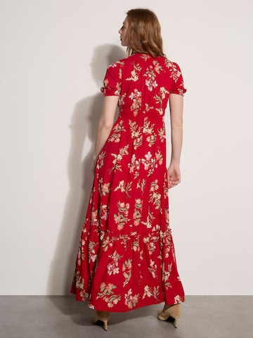 Robe ' ' Apricot en rouge