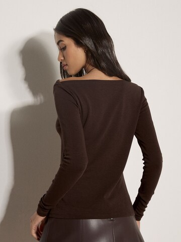 T-shirt ' ' Apricot en marron
