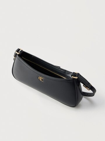 Calvin Klein Τσάντα ώμου σε μαύρο