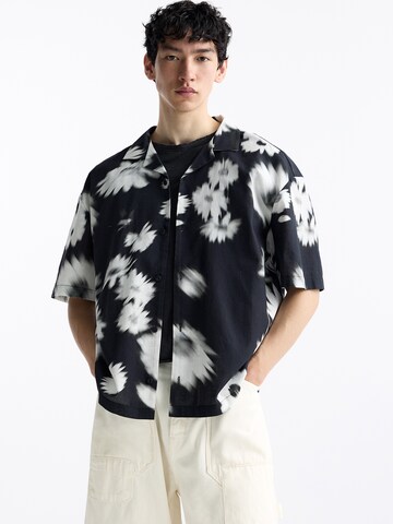 Pull&Bear Regular fit Button Up Shirt in Black: front