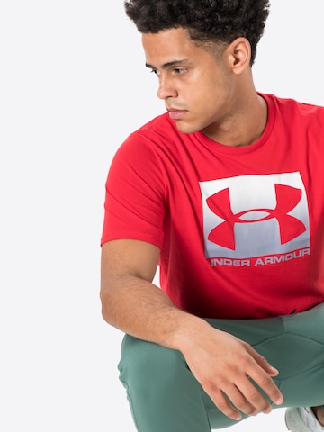 Tricou funcțional de la UNDER ARMOUR pe roșu