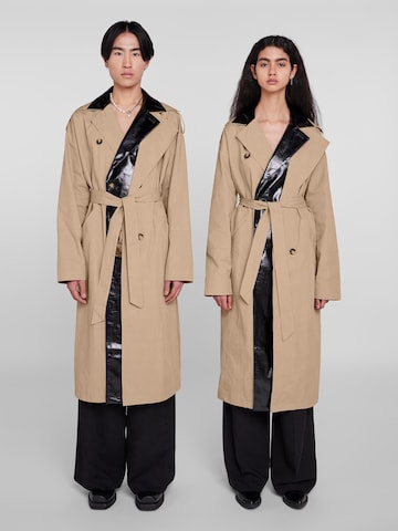 IIQUAL Ανοιξιάτικο και φθινοπωρινό παλτό 'MARIA' σε μπεζ: μπροστά