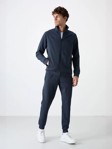 Completo per l'allenamento di Tommy Life in blu: frontale