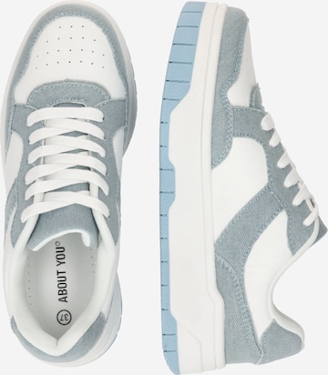 Sneaker low 'Cara' de la ABOUT YOU pe albastru