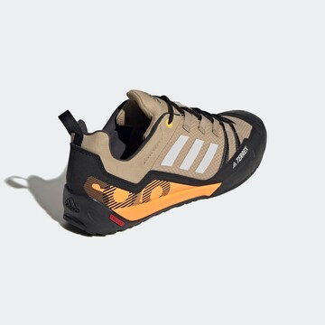 ADIDAS TERREX - Zapatos bajos 'Swift Solo' en beige