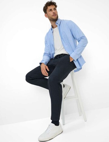 BRAX Regular Broek ' Phil ' in Blauw: voorkant
