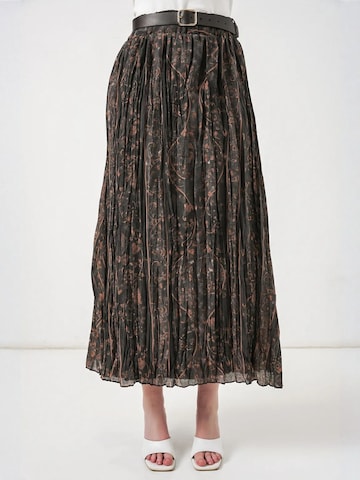 Bigdart Skirt in Black: front