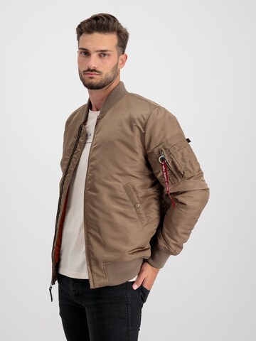 ALPHA INDUSTRIES Φθινοπωρινό και ανοιξιάτικο μπουφάν σε καφέ: μπροστά