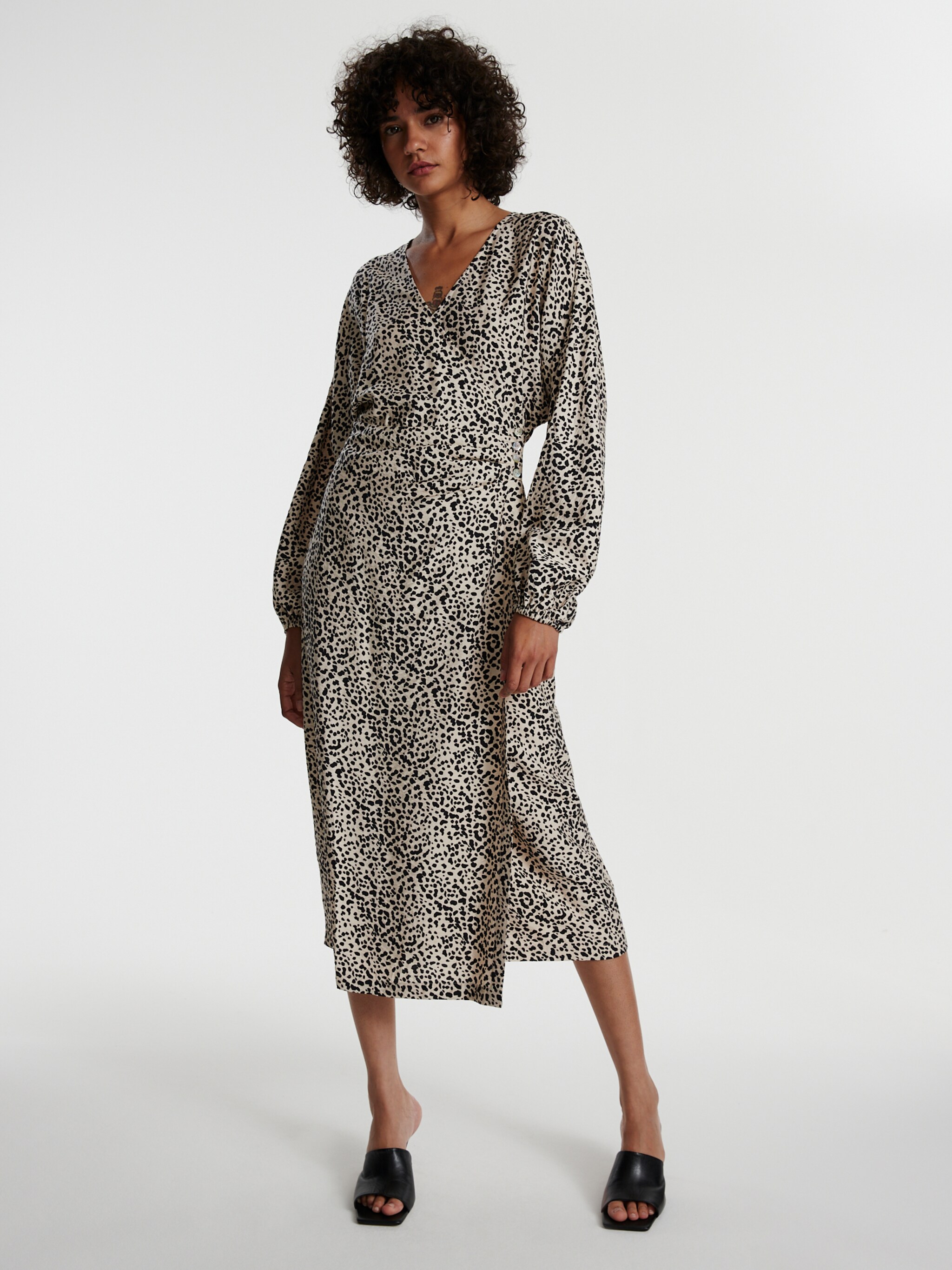 EDITED Produits Robe 'Grete' beige