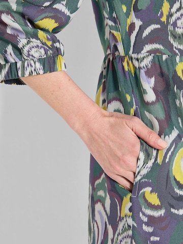 Goldner Sommerkleid in Gelb