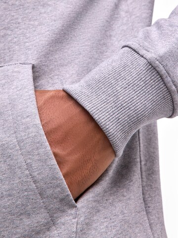 FALKE Athletic Sweater in Grey