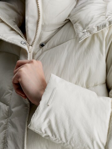 Veste d’hiver Calvin Klein en blanc