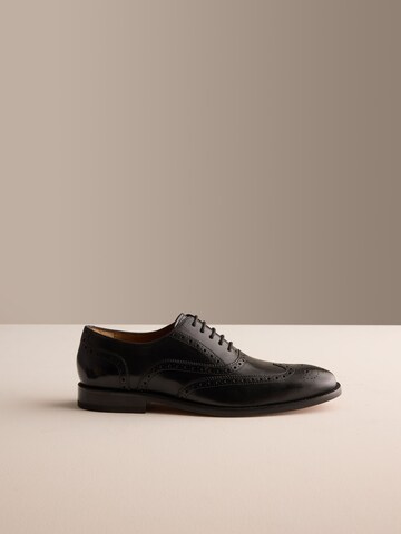 Chaussure à lacets 'Brogue' Next en noir