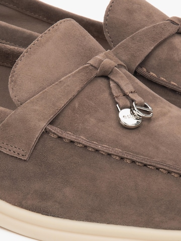 Estro Classic Flats '935-2' in Brown