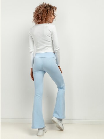 TESSITA Flared Hose in Blau