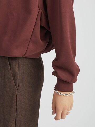 Peppercorn Sweatshirt 'Sinna' in Bruin
