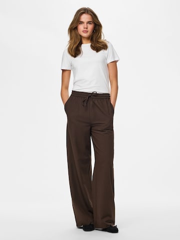 PIECES Wide leg Broek 'PCBosella' in Bruin: voorkant