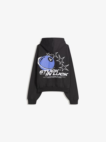 Bershka Sweatshirt 'BOLA 8' i grå