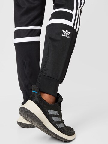 ADIDAS ORIGINALS Tapered Broek 'Adicolor Classics Cutline' in Zwart