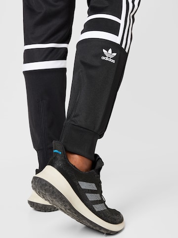 ADIDAS ORIGINALS Tapered Housut 'Adicolor Classics Cutline' värissä musta