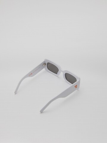 Pull&Bear Sonnenbrille in Weiß