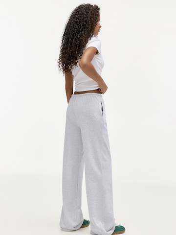 Wide leg Pantaloni di Pull&Bear in grigio