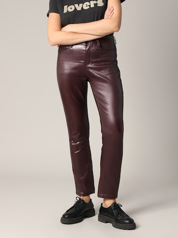 Coupe slim Pantalon 'Lysie' Deeluxe en rouge : devant