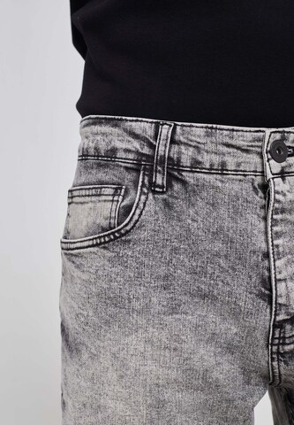 2Y Premium Regular Shorts in Grau