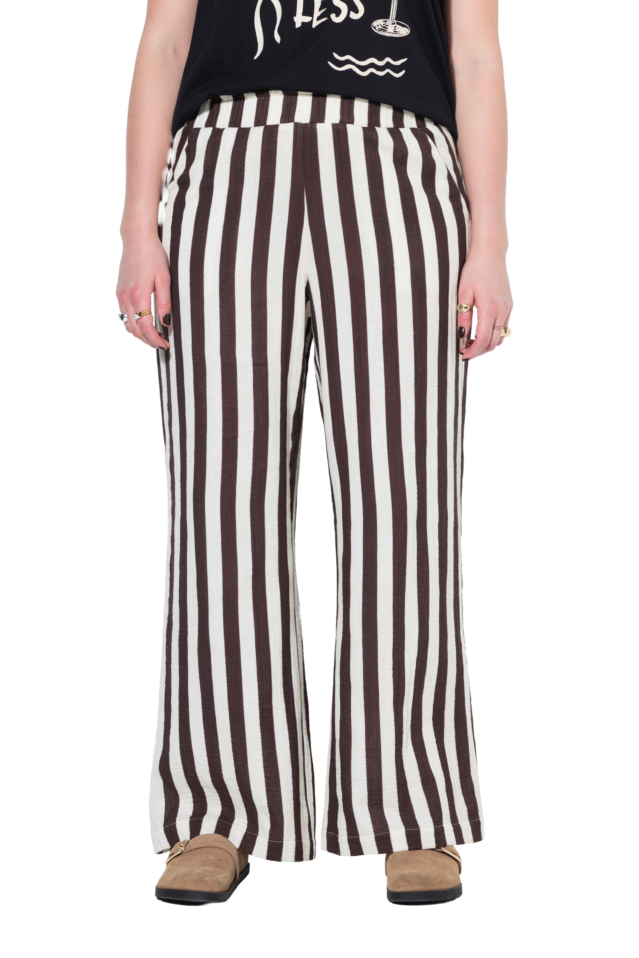 Studio Untold Wide leg Trousers in Brown: front