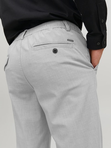 Regular Pantalon 'Ollie Benji' JACK & JONES en gris