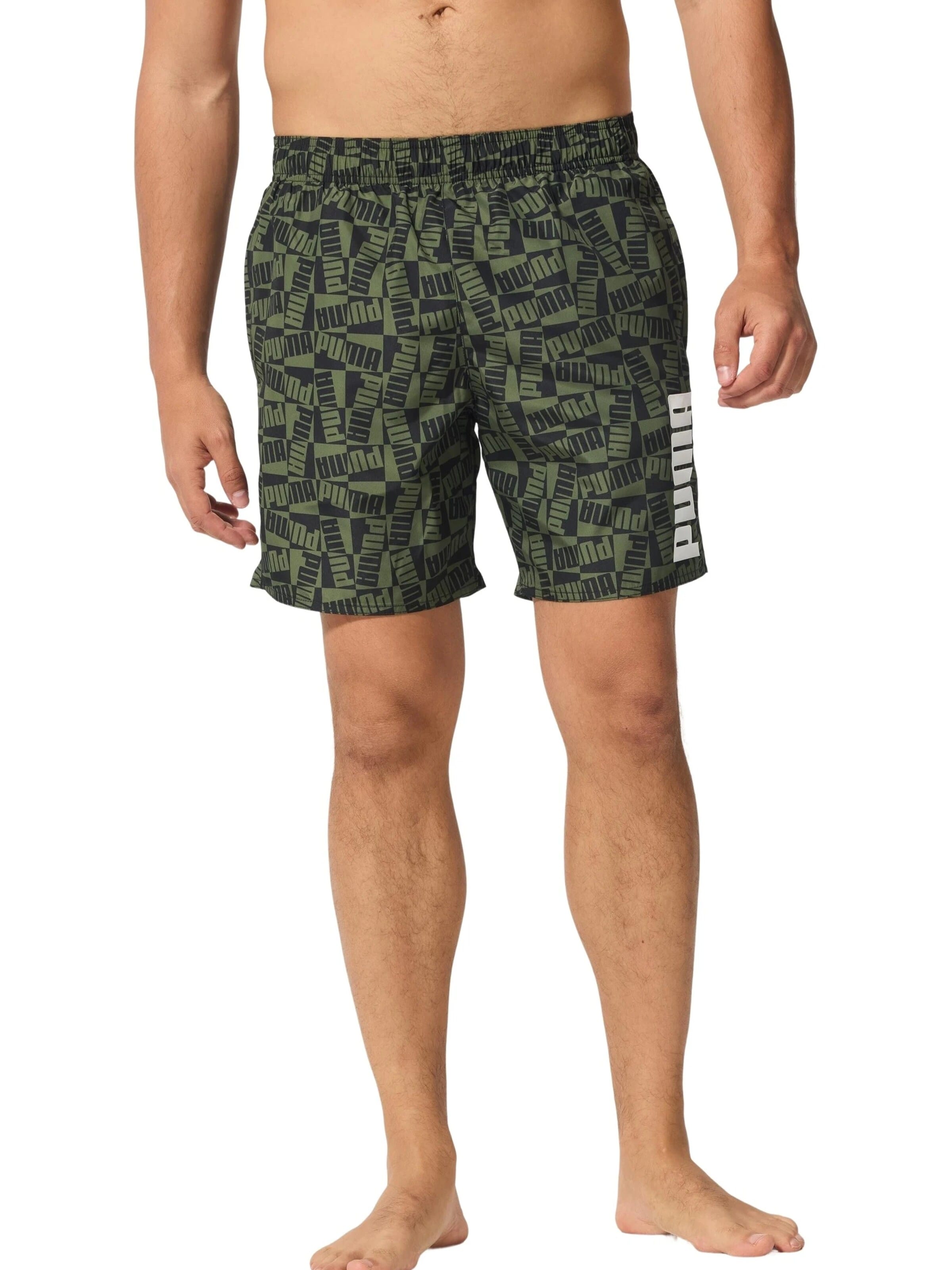 PUMA - Bermudas en verde: frente