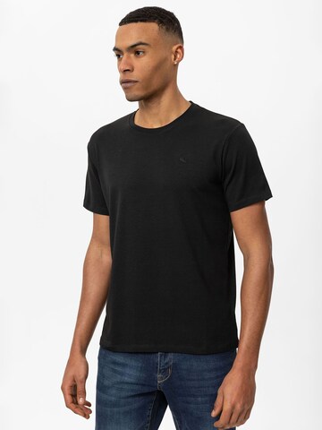 melns Daniel Hills T-Krekls: no priekšpuses