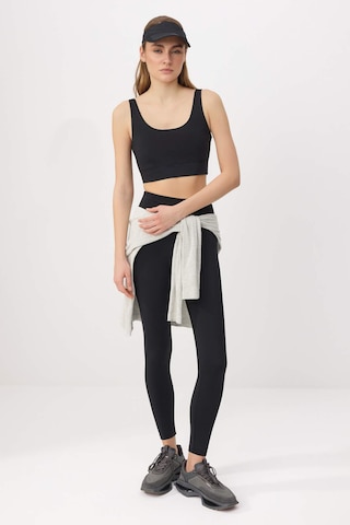Trendyol Top in Black